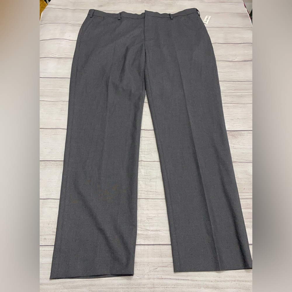 Amazon Essentials Men's 40W 32L Gray Dress Pants NWT.